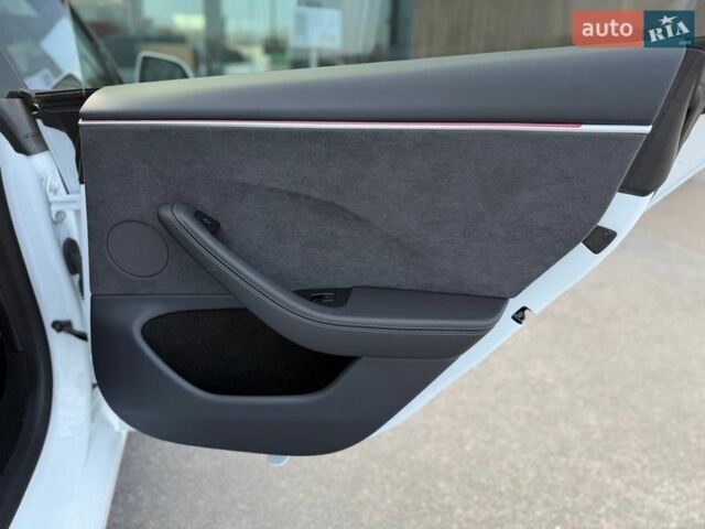 Белый Тесла Модель 3, объемом двигателя 0 л и пробегом 9 тыс. км за 32999 $, фото 19 на Automoto.ua