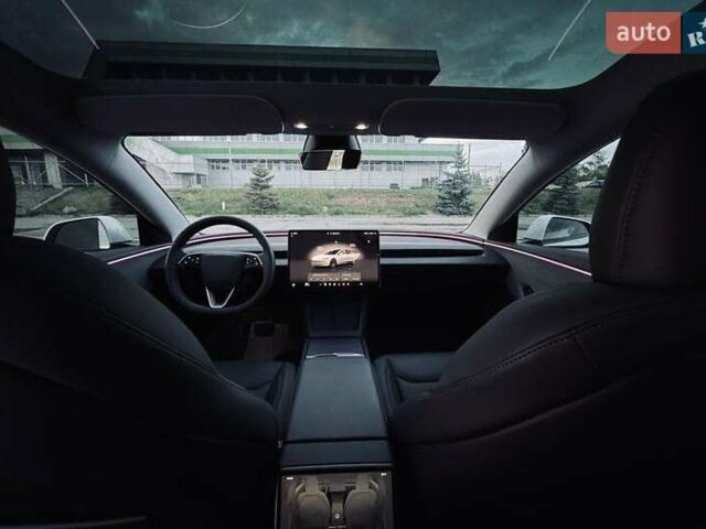 Белый Тесла Модель 3, объемом двигателя 0 л и пробегом 14 тыс. км за 27500 $, фото 7 на Automoto.ua