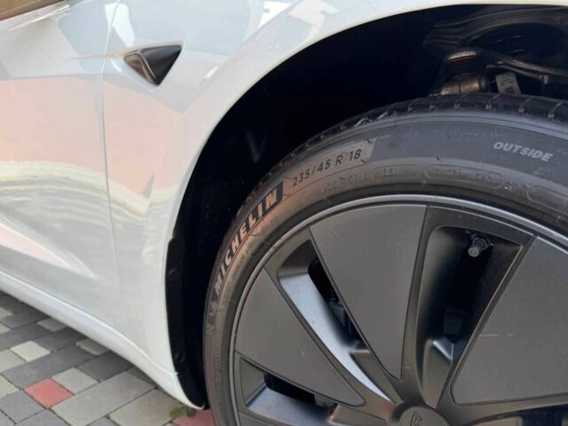 Білий Тесла Модель 3, об'ємом двигуна 0 л та пробігом 5 тис. км за 17900 $, фото 5 на Automoto.ua