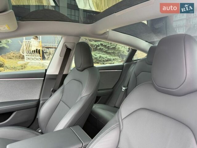 Білий Тесла Модель 3, об'ємом двигуна 0 л та пробігом 18 тис. км за 35300 $, фото 29 на Automoto.ua