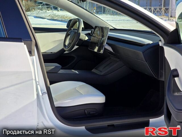 Белый Тесла Модель 3, объемом двигателя 0.32 л и пробегом 3 тыс. км за 32000 $, фото 9 на Automoto.ua