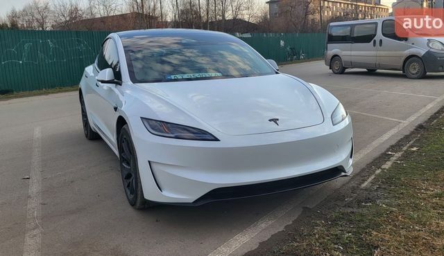 Белый Тесла Модель 3, объемом двигателя 0 л и пробегом 4 тыс. км за 32500 $, фото 1 на Automoto.ua