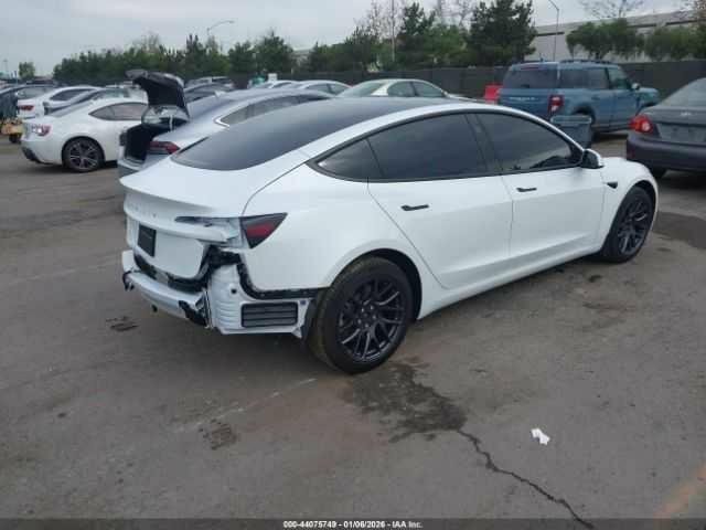Білий Тесла Модель 3, об'ємом двигуна 0 л та пробігом 8 тис. км за 11000 $, фото 3 на Automoto.ua