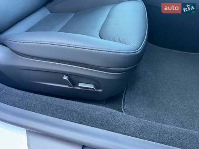 Білий Тесла Модель 3, об'ємом двигуна 0 л та пробігом 1 тис. км за 28999 $, фото 92 на Automoto.ua