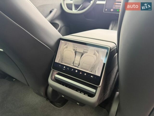 Білий Тесла Модель 3, об'ємом двигуна 0 л та пробігом 18 тис. км за 35300 $, фото 21 на Automoto.ua