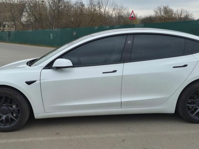 Білий Тесла Модель 3, об'ємом двигуна 0 л та пробігом 4 тис. км за 30900 $, фото 2 на Automoto.ua