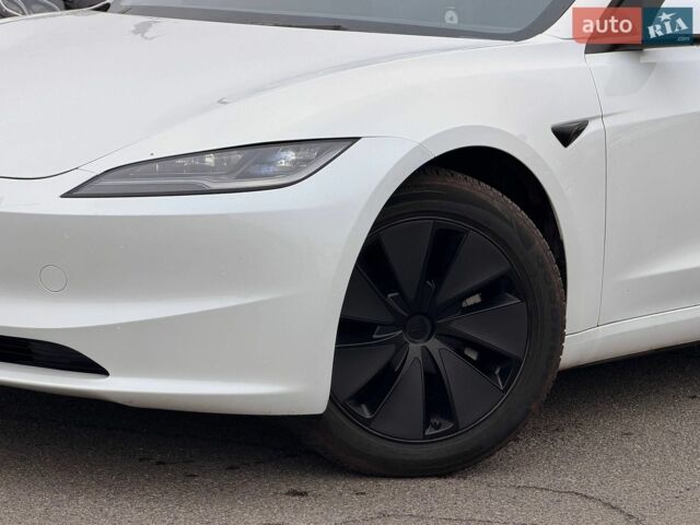 Белый Тесла Модель 3, объемом двигателя 0 л и пробегом 77 тыс. км за 31000 $, фото 3 на Automoto.ua