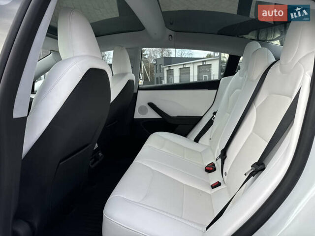 Білий Тесла Модель 3, об'ємом двигуна 0 л та пробігом 3 тис. км за 29000 $, фото 5 на Automoto.ua