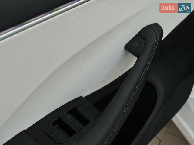 Білий Тесла Модель 3, об'ємом двигуна 0 л та пробігом 3 тис. км за 29000 $, фото 8 на Automoto.ua