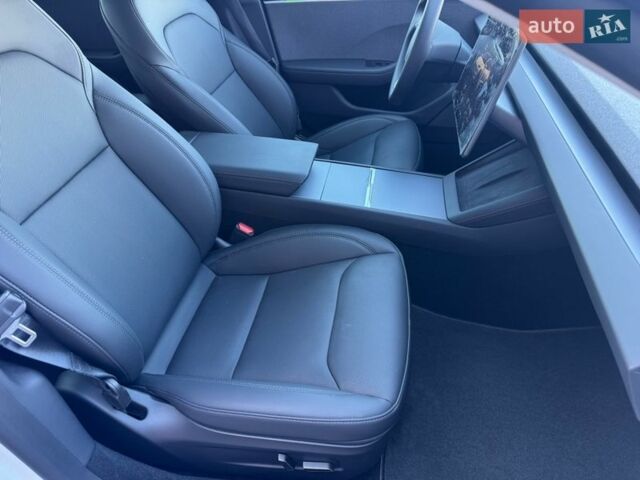 Білий Тесла Модель 3, об'ємом двигуна 0 л та пробігом 1 тис. км за 28999 $, фото 90 на Automoto.ua