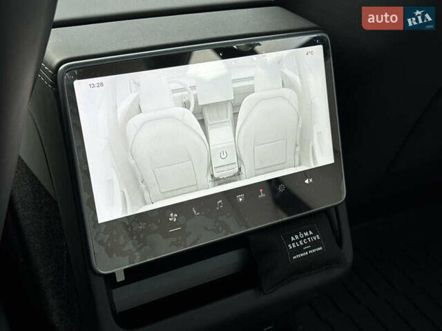 Білий Тесла Модель 3, об'ємом двигуна 0 л та пробігом 3 тис. км за 29000 $, фото 3 на Automoto.ua