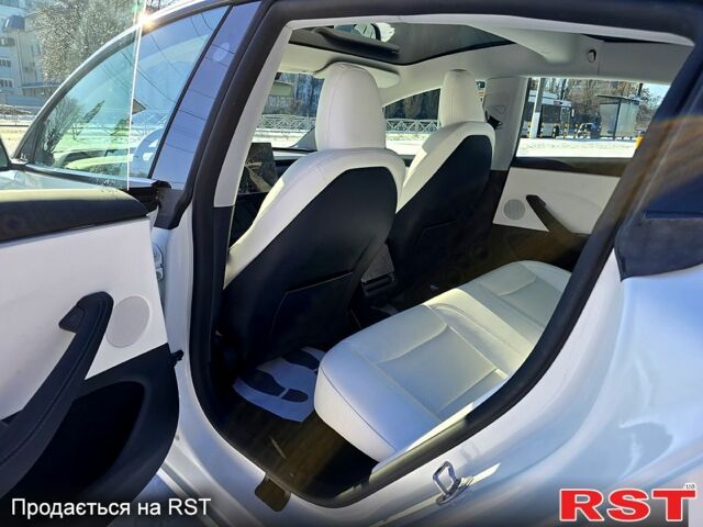 Белый Тесла Модель 3, объемом двигателя 0.32 л и пробегом 3 тыс. км за 32000 $, фото 7 на Automoto.ua