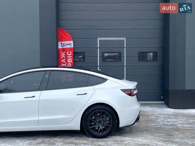 Білий Тесла Модель 3, об'ємом двигуна 0 л та пробігом 4 тис. км за 33999 $, фото 4 на Automoto.ua
