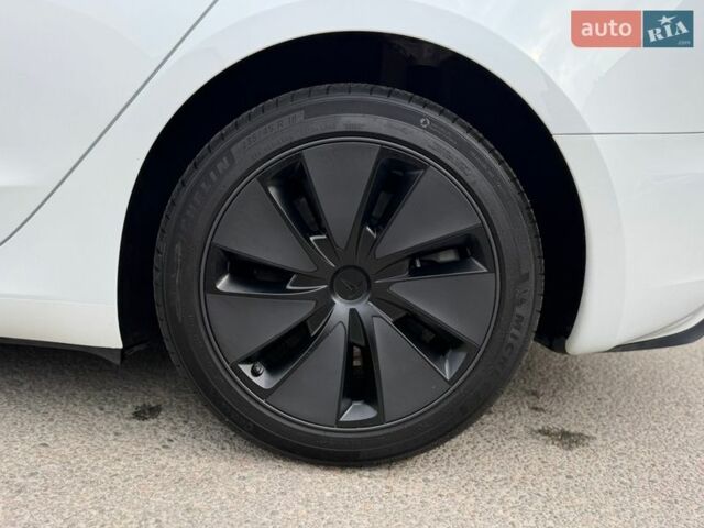 Білий Тесла Модель 3, об'ємом двигуна 0 л та пробігом 18 тис. км за 35300 $, фото 33 на Automoto.ua