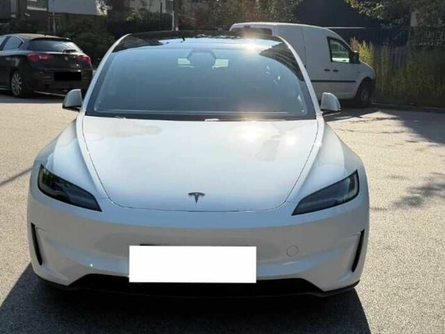 Білий Тесла Модель 3, об'ємом двигуна 0 л та пробігом 13 тис. км за 27851 $, фото 1 на Automoto.ua