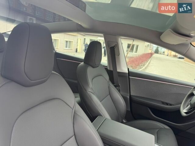 Білий Тесла Модель 3, об'ємом двигуна 0 л та пробігом 18 тис. км за 35300 $, фото 26 на Automoto.ua