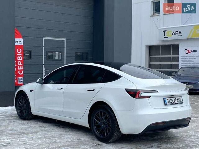 Білий Тесла Модель 3, об'ємом двигуна 0 л та пробігом 4 тис. км за 33999 $, фото 5 на Automoto.ua