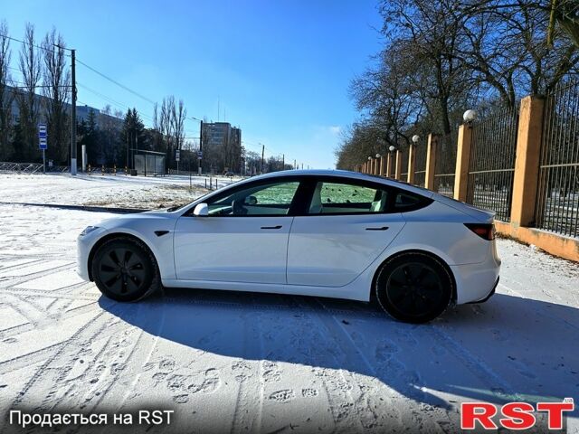 Белый Тесла Модель 3, объемом двигателя 0.32 л и пробегом 3 тыс. км за 32000 $, фото 4 на Automoto.ua