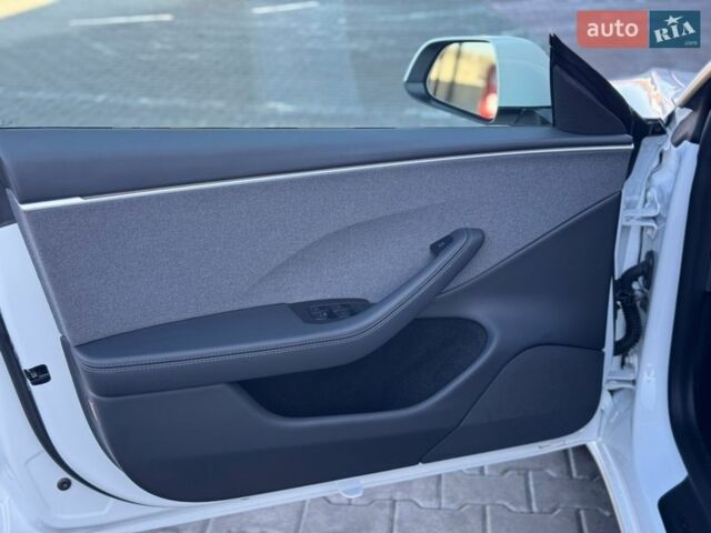 Білий Тесла Модель 3, об'ємом двигуна 0 л та пробігом 1 тис. км за 28999 $, фото 39 на Automoto.ua