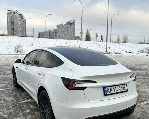 Белый Тесла Модель 3, объемом двигателя 0 л и пробегом 2 тыс. км за 35200 $, фото 4 на Automoto.ua
