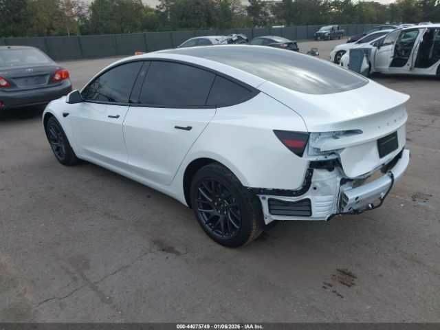 Білий Тесла Модель 3, об'ємом двигуна 0 л та пробігом 8 тис. км за 11000 $, фото 2 на Automoto.ua