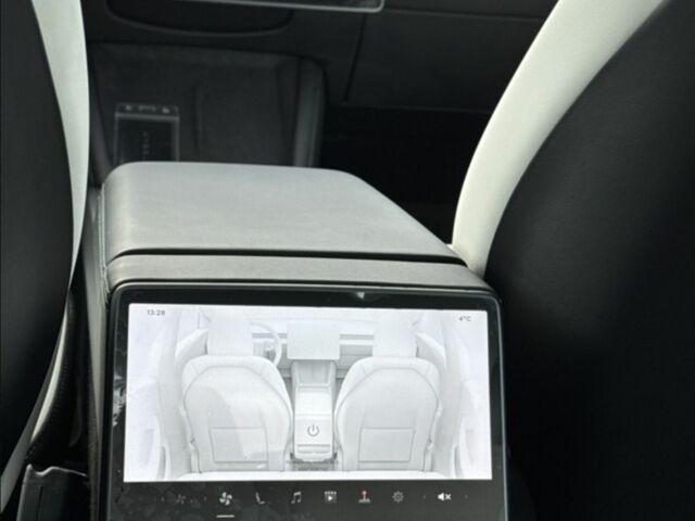 Белый Тесла Модель 3, объемом двигателя 0 л и пробегом 3 тыс. км за 27500 $, фото 22 на Automoto.ua