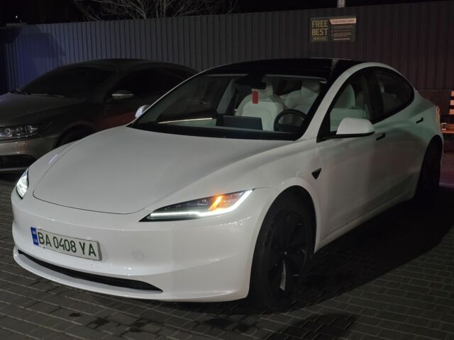 Белый Тесла Модель 3, объемом двигателя 0 л и пробегом 3 тыс. км за 27500 $, фото 2 на Automoto.ua