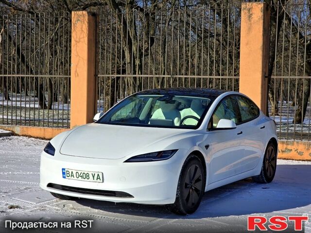 Белый Тесла Модель 3, объемом двигателя 0.32 л и пробегом 3 тыс. км за 32000 $, фото 6 на Automoto.ua