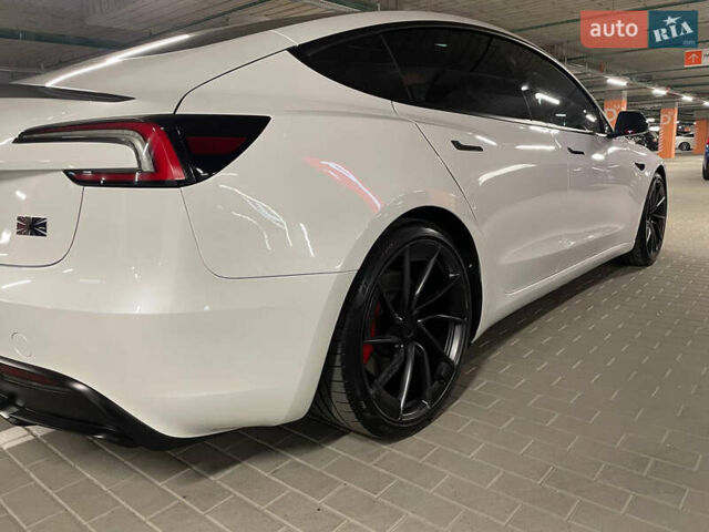 Білий Тесла Модель 3, об'ємом двигуна 0 л та пробігом 10 тис. км за 44900 $, фото 2 на Automoto.ua