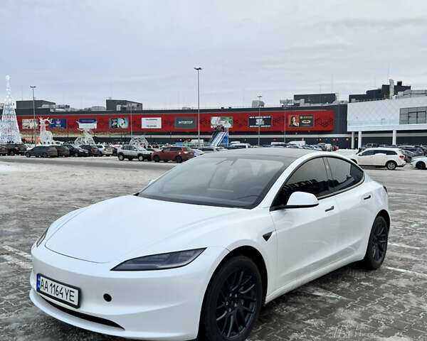 Белый Тесла Модель 3, объемом двигателя 0 л и пробегом 2 тыс. км за 35200 $, фото 1 на Automoto.ua