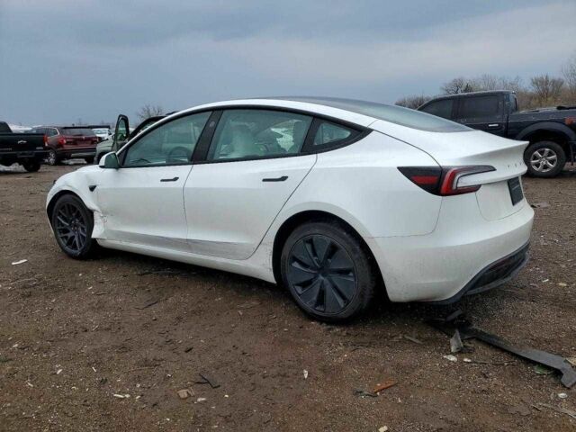 Белый Тесла Модель 3, объемом двигателя 0 л и пробегом 4 тыс. км за 12000 $, фото 1 на Automoto.ua