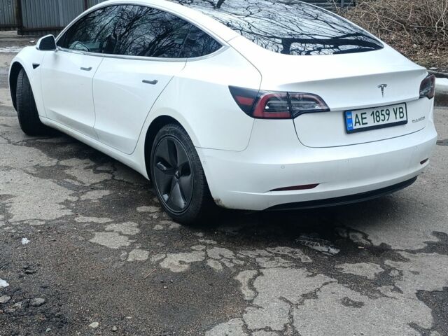 Белый Тесла Модель 3, объемом двигателя 0 л и пробегом 72 тыс. км за 16900 $, фото 3 на Automoto.ua