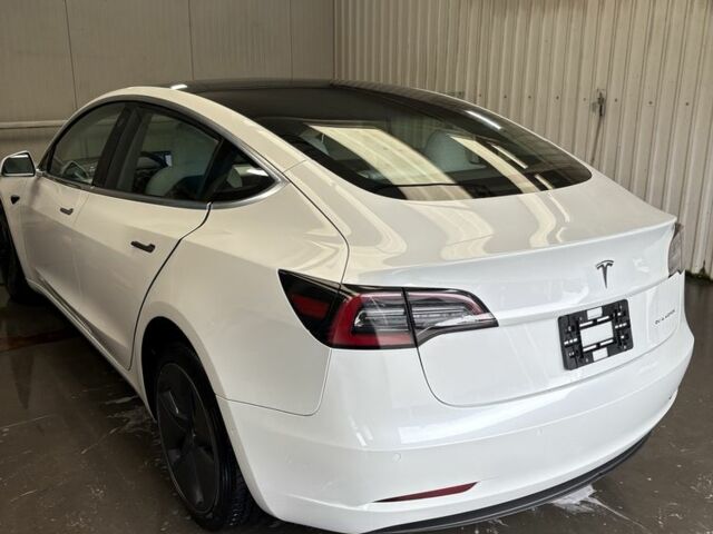 Белый Тесла Модель 3, объемом двигателя 0 л и пробегом 79 тыс. км за 18093 $, фото 2 на Automoto.ua