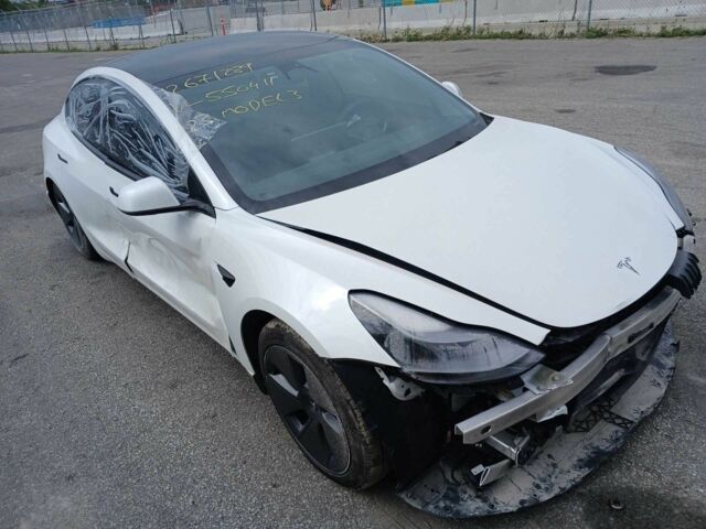 Белый Тесла Модель 3, объемом двигателя 0 л и пробегом 47 тыс. км за 14949 $, фото 4 на Automoto.ua