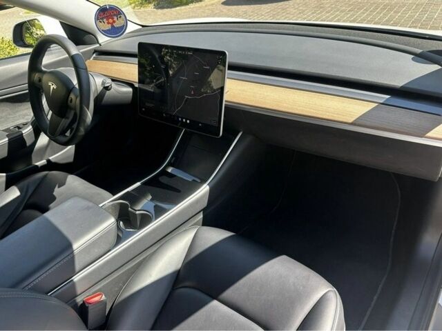 Белый Тесла Модель 3, объемом двигателя 0 л и пробегом 37 тыс. км за 11700 $, фото 7 на Automoto.ua
