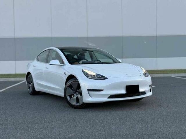 Белый Тесла Модель 3, объемом двигателя 0 л и пробегом 57 тыс. км за 12500 $, фото 3 на Automoto.ua
