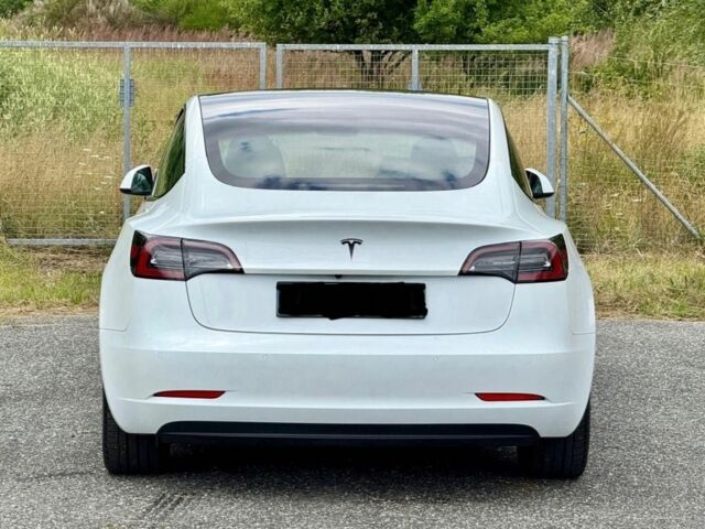 Тесла Модель 3 2021 в Киеве на Automoto.ua Белый Тесла Модель 3, объемом двигателя 0 л и пробегом 47 тыс. км за 15000 $, фото 5 на Automoto.ua