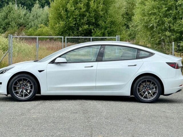 Тесла Модель 3 2021 в Киеве на Automoto.ua Белый Тесла Модель 3, объемом двигателя 0 л и пробегом 47 тыс. км за 15000 $, фото 3 на Automoto.ua