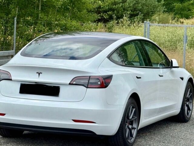 Тесла Модель 3 2021 в Киеве на Automoto.ua Белый Тесла Модель 3, объемом двигателя 0 л и пробегом 47 тыс. км за 15000 $, фото 4 на Automoto.ua