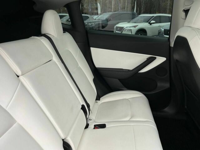 Білий Тесла Модель 3, об'ємом двигуна 0 л та пробігом 61 тис. км за 26999 $, фото 19 на Automoto.ua