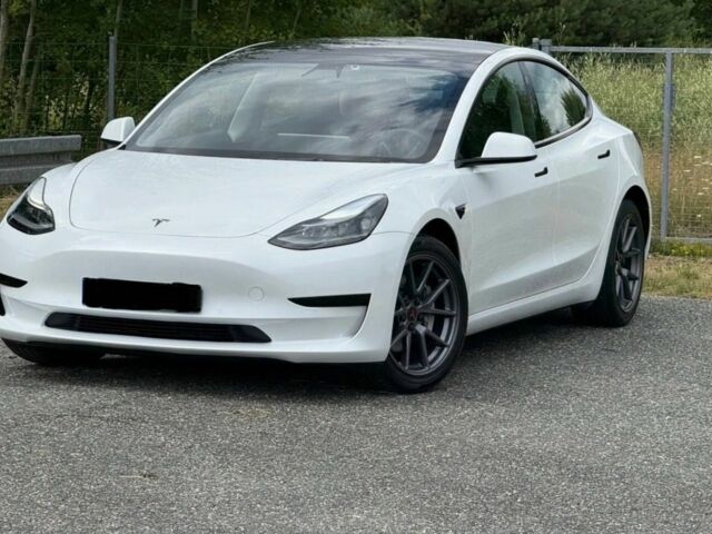 Тесла Модель 3 2021 в Киеве на Automoto.ua Белый Тесла Модель 3, объемом двигателя 0 л и пробегом 47 тыс. км за 15000 $, фото 2 на Automoto.ua