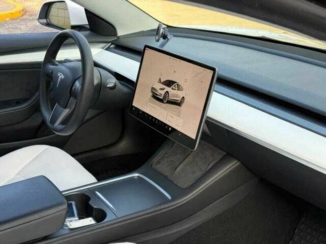 Білий Тесла Модель 3, об'ємом двигуна 0 л та пробігом 55 тис. км за 18500 $, фото 13 на Automoto.ua