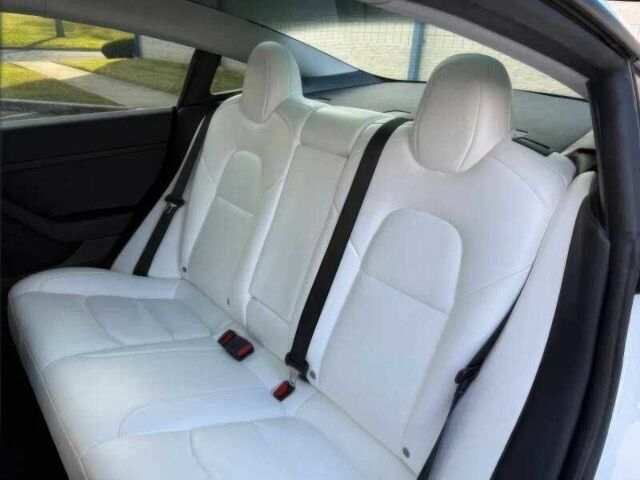 Білий Тесла Модель 3, об'ємом двигуна 0 л та пробігом 55 тис. км за 18500 $, фото 10 на Automoto.ua