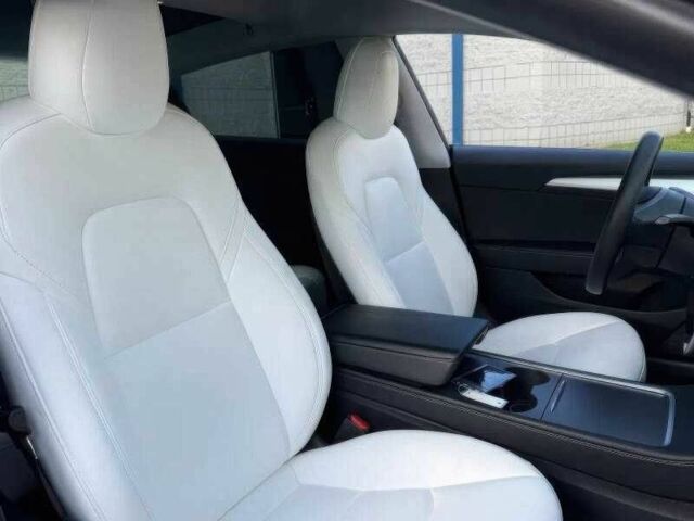 Білий Тесла Модель 3, об'ємом двигуна 0 л та пробігом 55 тис. км за 18500 $, фото 12 на Automoto.ua