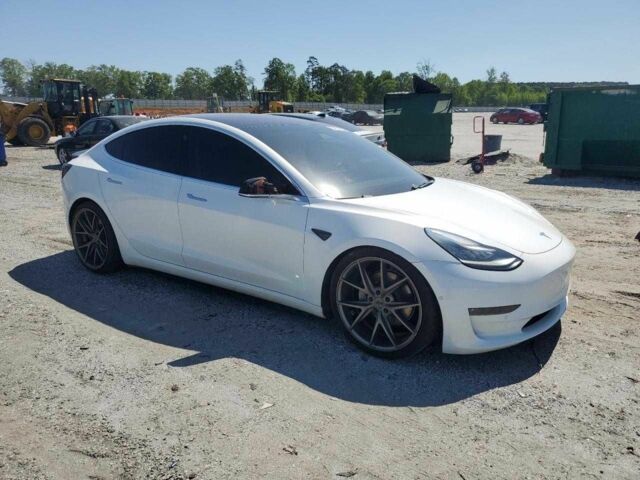 Белый Тесла Модель 3, объемом двигателя 0 л и пробегом 87 тыс. км за 12700 $, фото 3 на Automoto.ua