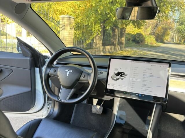 Белый Тесла Модель 3, объемом двигателя 0 л и пробегом 114 тыс. км за 15500 $, фото 6 на Automoto.ua
