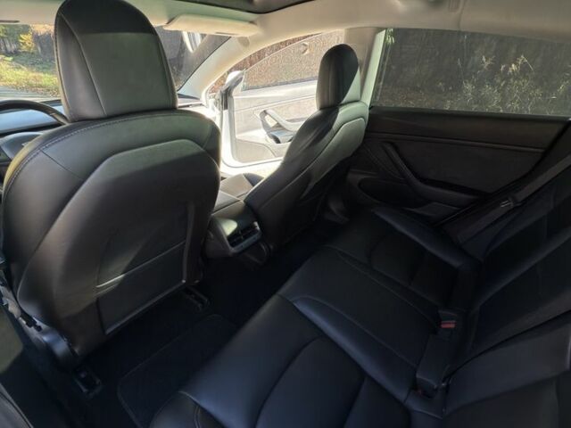 Белый Тесла Модель 3, объемом двигателя 0 л и пробегом 114 тыс. км за 15500 $, фото 3 на Automoto.ua