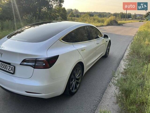 Білий Тесла Модель 3, об'ємом двигуна 0 л та пробігом 47 тис. км за 25000 $, фото 1 на Automoto.ua