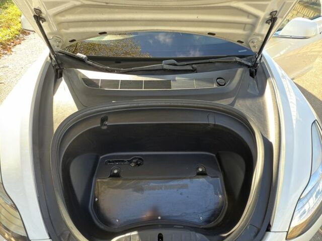 Белый Тесла Модель 3, объемом двигателя 0 л и пробегом 114 тыс. км за 15500 $, фото 5 на Automoto.ua