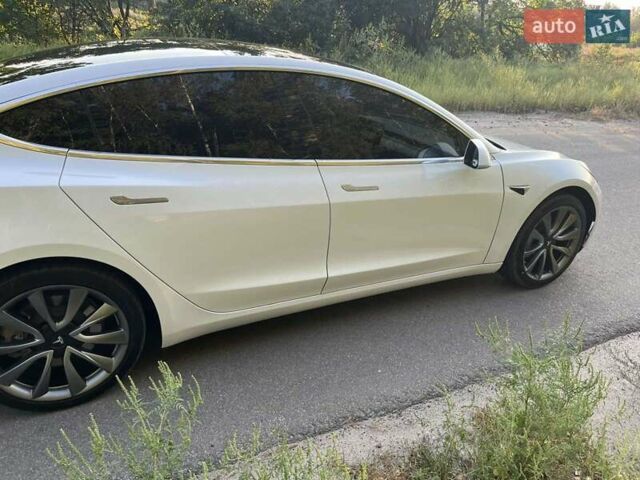 Білий Тесла Модель 3, об'ємом двигуна 0 л та пробігом 47 тис. км за 25000 $, фото 4 на Automoto.ua